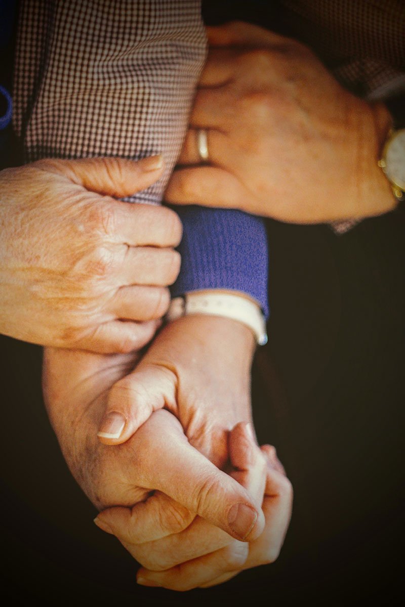 El equipo profesional que cuida de nuestros adultos mayores